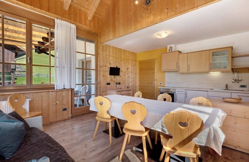 Pedraces Apartamento | Apartamento 'Paracia Pec' con acceso a pistas de esquí, vistas a la montaña, balcón y Wi-Fi