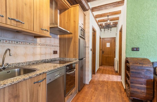 Borrastre Apartamento | Apartamento 'Peña Roya' con vistas a la montaña, jardín compartido y Wi-Fi