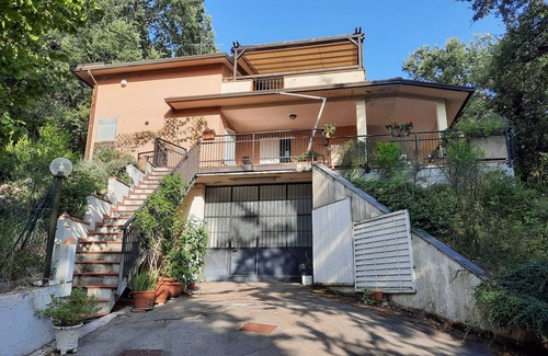 San Mariano Apartamento | Apartamento 'Perugia Mansarda In Villa' con terraza privada, jardín compartido y Wi-Fi