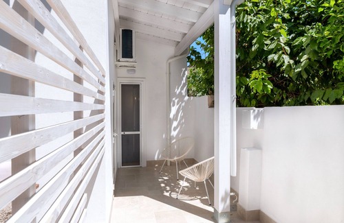 Pulsano Apartamento | Apartamento 'Piano Terra' con Jardín Privado, Wi-Fi y Aire Acondicionado