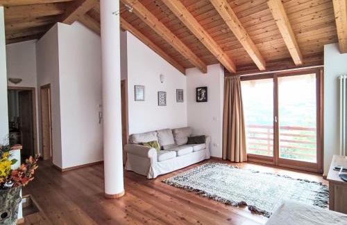 Bleggio Superiore Apartamento | Apartment Picchio Autunno by Interhome