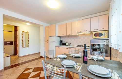Vinkuran Apartamento | House BARBARA / apartment PINETA with cozy terrace