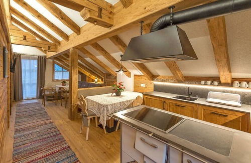 Sorafurcia Apartamento | Apartamento Piz da Peres - Geiselsberg con vistas a la montaña, piscina, sauna, Wi-Fi y jardín