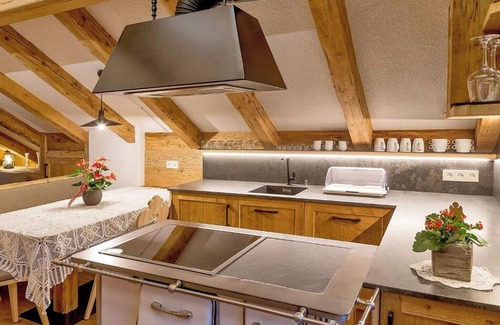 Sorafurcia Apartamento | Apartamento Piz da Peres - Geiselsberg con vistas a la montaña, piscina, sauna, Wi-Fi y jardín