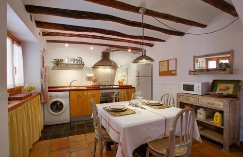 Bullas Apartamento | Apartamento 'Plaza Vieja En Bullas' con balcón, Wi-Fi y aire acondicionado