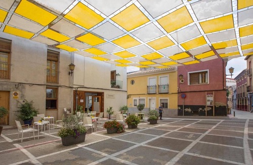 Bullas Apartamento | Apartamento 'Plaza Vieja En Bullas' con balcón, Wi-Fi y aire acondicionado