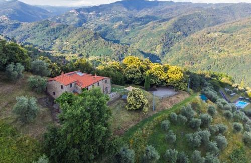 Pescia Apartamento | Apartment Podere Cima a Zano -Apt- Tinaia by Interhome