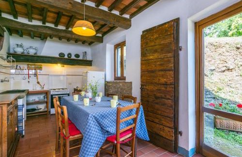 Pescia Apartamento | Apartment Podere Cima a Zano -Apt- Tinaia by Interhome