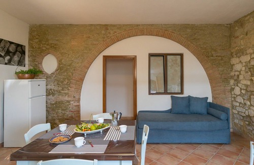 Cecina Casa | Apartamento 'Podere Nuti - 2 Beloro' con piscina compartida, jardín compartido y Wi-Fi