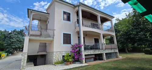Buici Apartamento | Apartment Poesia