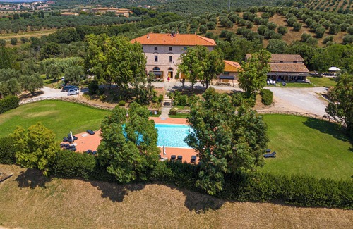 Riotorto Apartamento | Apartment 'Poggio alle Forche - Sole' with Shared Pool, Shared Garden and Wi-Fi