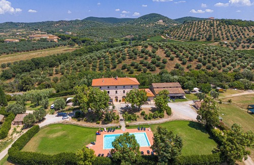 Riotorto Apartamento | Apartment 'Poggio alle Forche - Sole' with Shared Pool, Shared Garden and Wi-Fi