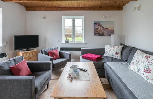 Hillgroven Apartamento | Apartment “Pony Peters Ferienwohnung 3” close to the Dyke with Wi-Fi, Terrace & Garden