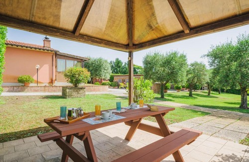 Orentano Apartamento | Apartment Ponziani-1 by Interhome