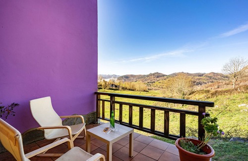 Santianes de Ola Apartamento | Apartamento 'Prao' con vistas a la montaña, terraza privada y Wi-Fi