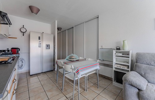 Parentis-en-Born Apartamento | Apartamento 'Proche Plage Parentis' con terraza privada y Wi-Fi