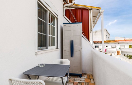 Charneca de Caparica e Sobreda Apartamento | Apartamento 'Lovely Appartement' con balcón, Wi-Fi y aire acondicionado