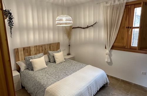 Picena Apartamento | Apartamento "Puerta de la Ragua" con vistas a la montaña, balcón y Wi-Fi