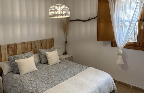 Picena Apartamento | Apartamento "Puerta de la Ragua" con vistas a la montaña, balcón y Wi-Fi