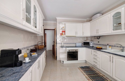 Vila Nova De Cacela Apartamento | Apartamento 'Rosas No Lagar' con terraza privada, Wi-Fi y aire acondicionado