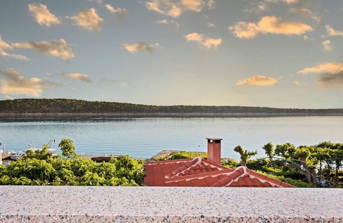 Rab Apartamento | Apartamento Rab con muelle privado y vistas