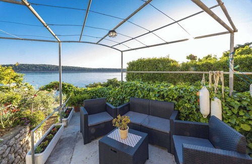 Rab Apartamento | Apartamento Rab con muelle privado y vistas