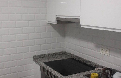 Puerto de Mazarrón Apartamento | Apartamento 'Reya' con Terraza Privada, Jardín Compartido y Wi-Fi