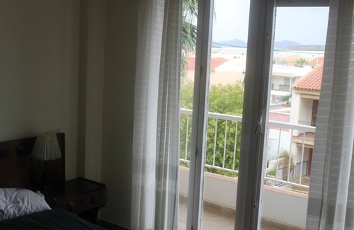 Puerto de Mazarrón Apartamento | Apartamento 'Reya' con Terraza Privada, Jardín Compartido y Wi-Fi