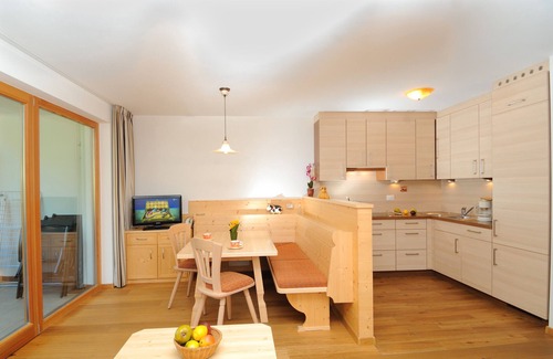 Siusi Apartamento | Apartamento 'Residence Nussbaumer Apt B' con vistas a la montaña, piscina compartida y Wi-Fi
