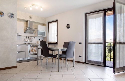 Cocquio-Trevisago Apartamento | Apartamento "Residenza Contrada" con balcón y Wi-Fi