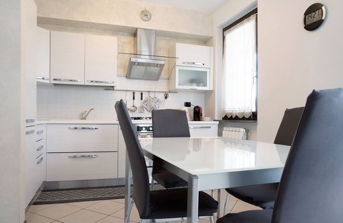 Cocquio-Trevisago Apartamento | Apartamento "Residenza Contrada" con balcón y Wi-Fi