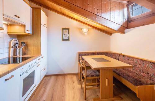 Silandro Apartamento | Apartamento 'Residence Schnatzhof D13' con vistas a la montaña, piscina compartida y Wi-Fi