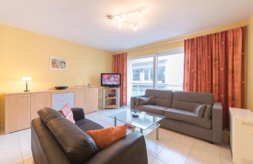 Bredene Apartamento | Apartment Residentie Duinenbries by Interhome