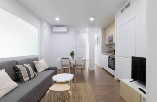 Rates Apartamento | Apartamento 'Ría De San Cosme Candida' con vistas a la montaña, jardín y aire acondicionado