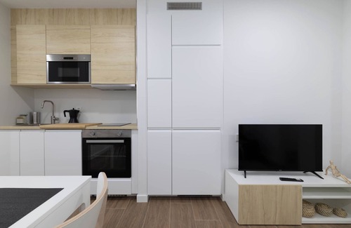 Rates Apartamento | Apartamento 'Ría De San Cosme Candida' con vistas a la montaña, jardín y aire acondicionado