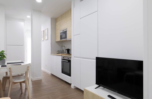 Rates Apartamento | Apartamento 'Ría De San Cosme Candida' con vistas a la montaña, jardín y aire acondicionado
