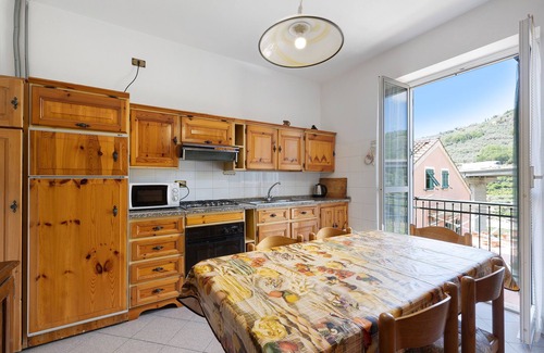 Gorra Apartamento | Apartamento 'Riposo E Relax Al Mare' con vistas a la montaña, terraza privada y Wi-Fi