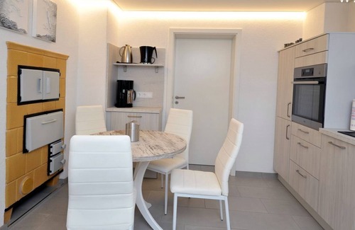 Babow Apartamento | Apartment Rita 2, bedroom, living room, kitchen, shower/WC, outdoor seating area - Ferienwohnungen Rita