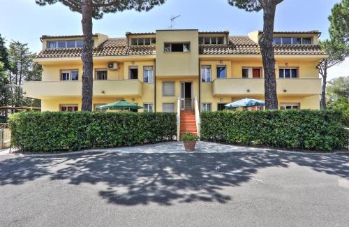 Marina di Cecina Apartamento | Apartment Riviera 3 by Interhome