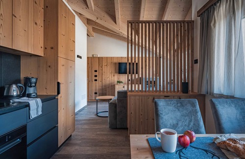 Cavedago Apartamento | Apartamento 'Rododendro' con vistas a la montaña, Wi-Fi y aire acondicionado