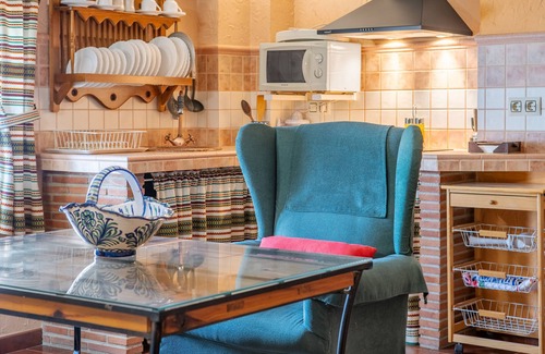 Hinojares Apartamento | Apartamento 'Romero' con vistas a la montaña, Wi-Fi y aire acondicionado