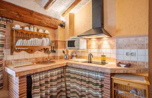 Hinojares Apartamento | Apartamento 'Romero' con vistas a la montaña, Wi-Fi y aire acondicionado