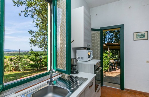 Follonica Apartamento | Apartamento Rosa by Interhome