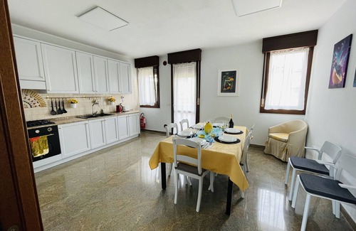 Abano Terme Apartamento | Apartamento 'Royal Residence Abano Terme' con vistas a la montaña, Wi-Fi y aire acondicionado