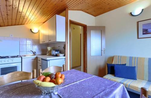 Valdebek Apartamento | Apartment Ruža 2 by Interhome