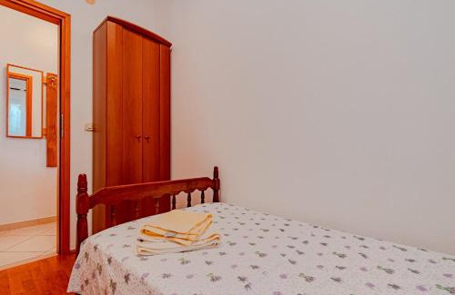 Cove Tri Zala (Zrnovo) Apartamento | Apartment Ružica