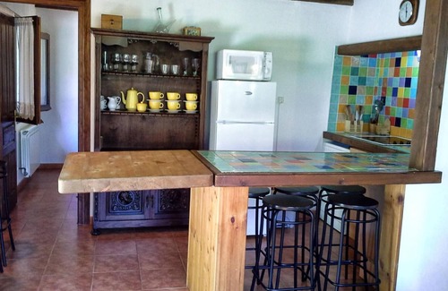 Peñamellera Alta Apartamento | Apartamento 'Rural Rubó' con vistas a la montaña, terraza privada y Wi-Fi