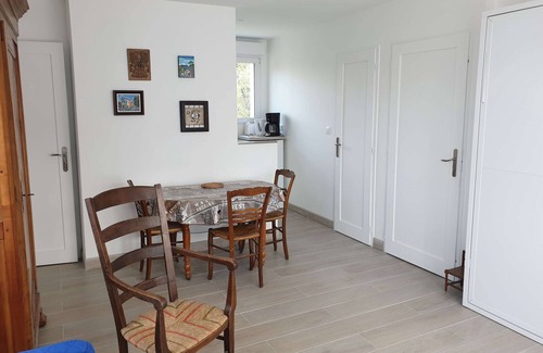 Le Chateau-d'Oleron Apartamento | Apartamento 'Studio Centre Du Château' con balcón y Wi-Fi