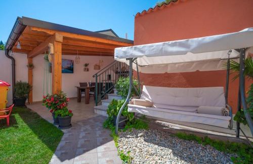 Pobri Apartamento | Apartment Sandra by Interhome