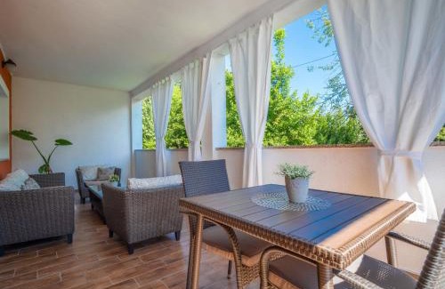 Pobri Apartamento | Apartment Sandra by Interhome